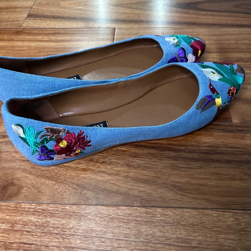 Nine West Suziella Blue Denim Embroidered Hummingbird‎ Floral Pointed Flats 8M - Picture 7 of 9